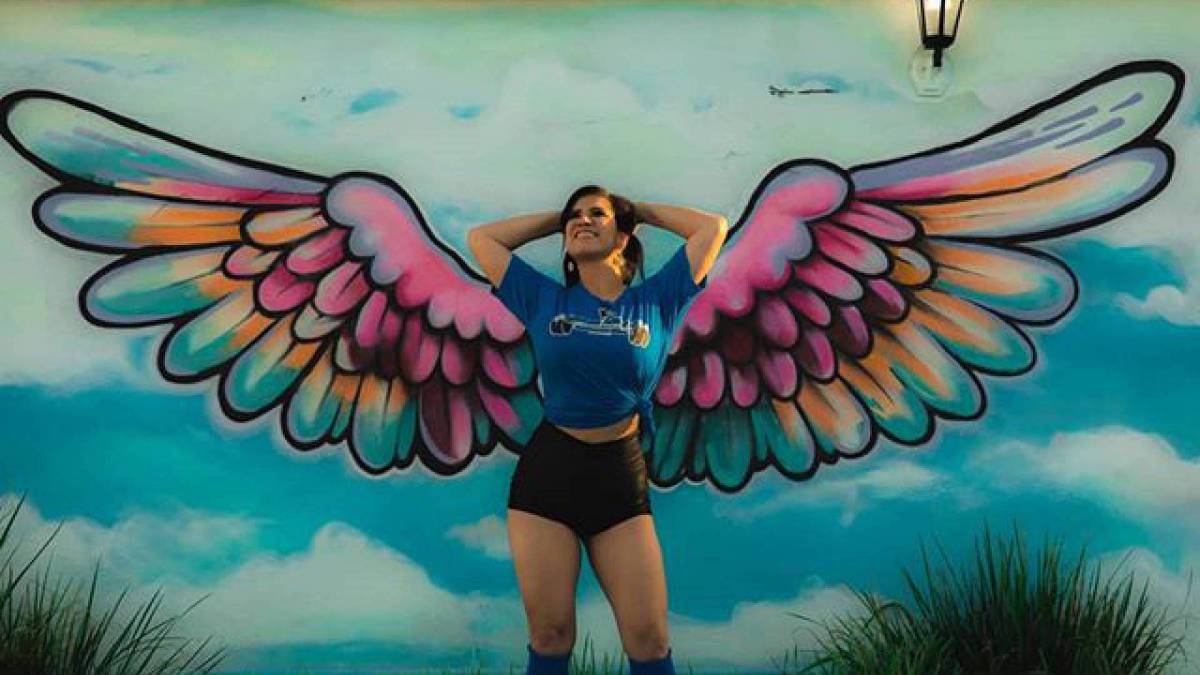Musa e dançarina, Aline Souza faz sucesso nas redes sociais