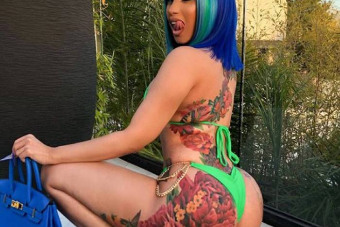 Rapper utilizou rede social para mostrar a tatuagem terminada - Cardi B / Instagram 