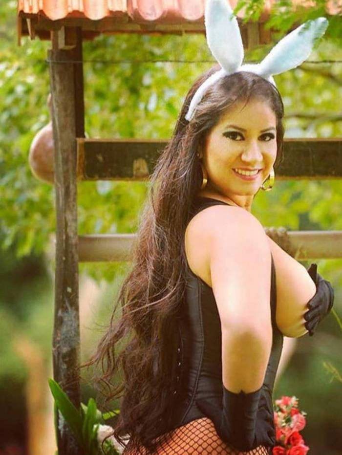 Modelo e dançarina, Aline Souza faz sucesso nas redes sociais