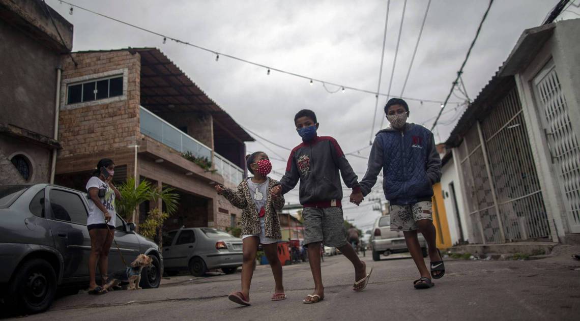 MPF e DPU pedem plano que garanta preven&ccedil;&atilde;o, higieniza&ccedil;&atilde;o e suporte &agrave;s unidades b&aacute;sicas de sa&uacute;de que atendem moradores de favelas do Rio de Janeiro. - AFP