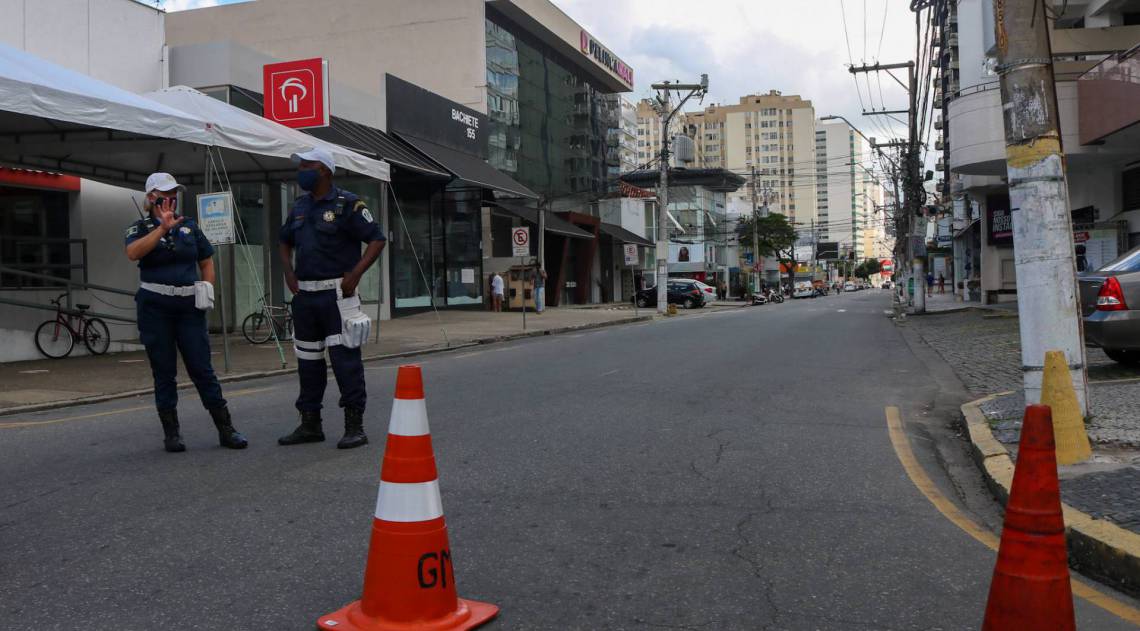 A avenida Pelinca, uma dos pontos mais movimentados de Campos, vai permanecer bloqueada ao tr&acirc;nsito por mais uma semana