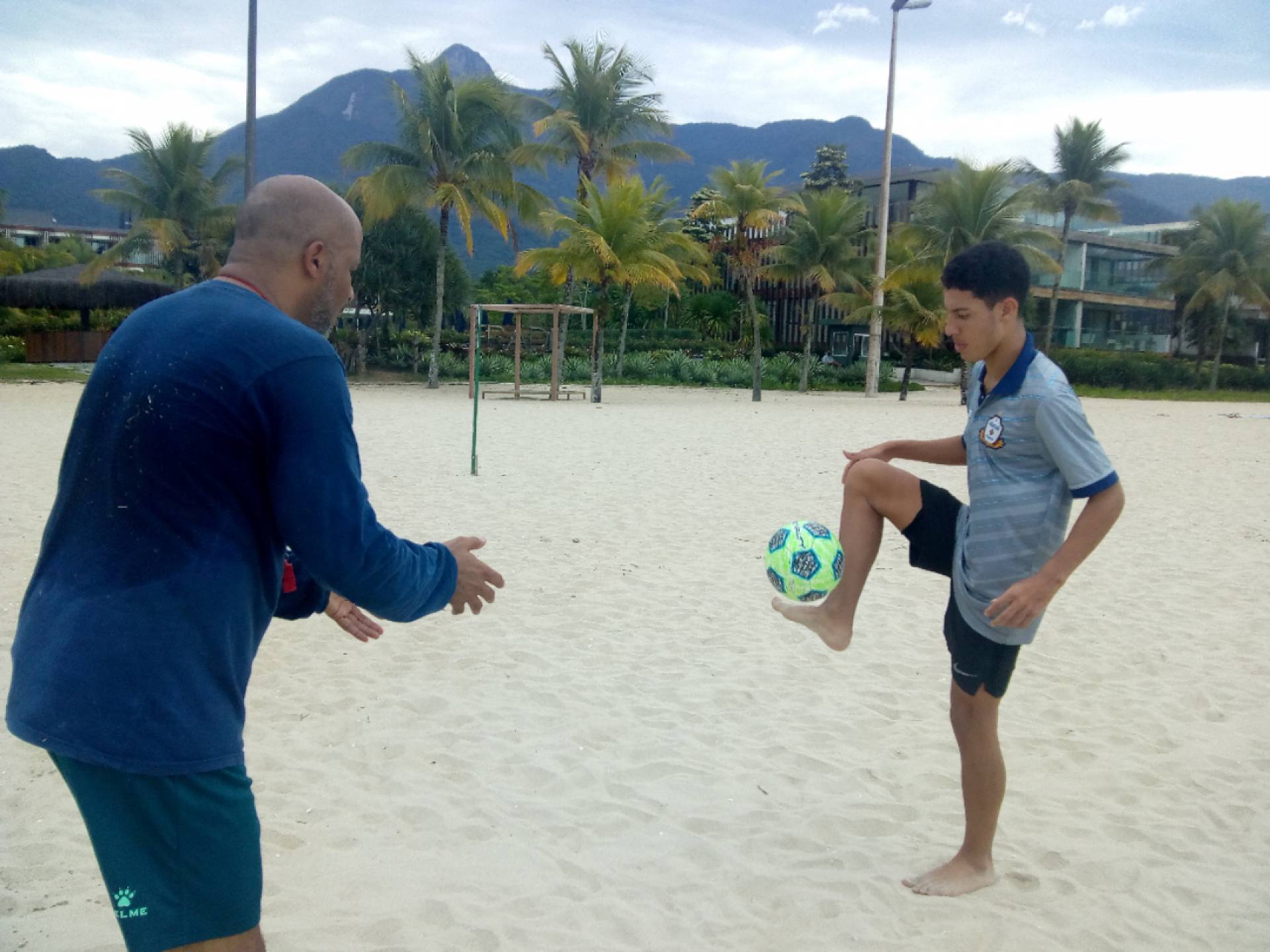 Atacante Antônio segue treinando em Angra dos Reis a parte física 