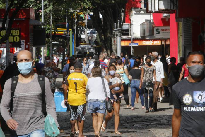 Apesar de bloqueado, Calçadão de Campo Grande registrou intensa movimentação de pessoas ontem