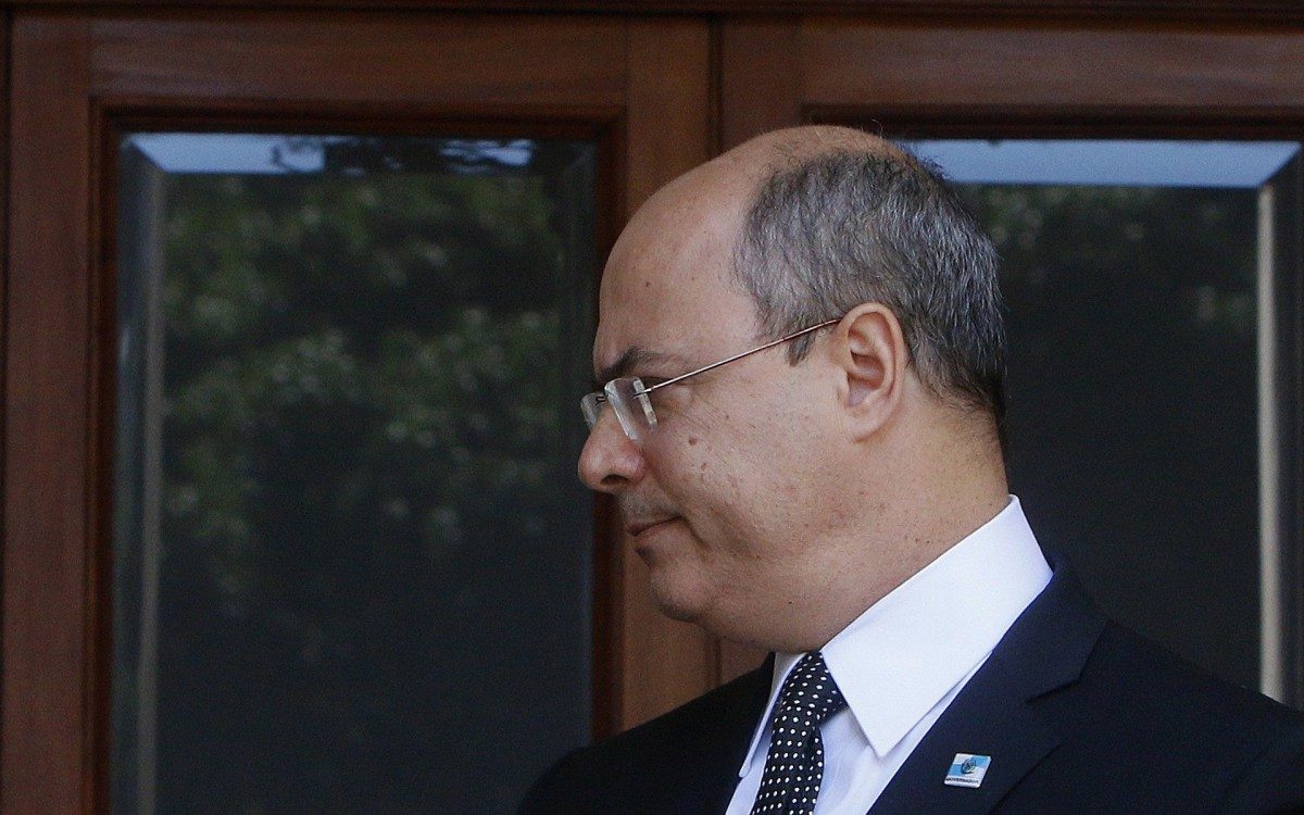 Segundo defesa do governador Wilson Witzel, "não está esclarecido qual o rito que será adotado"