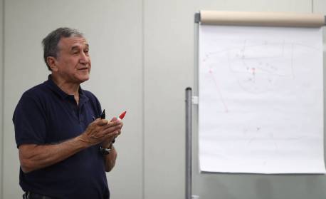 Parreira apresenta melhora após procedimento, mas segue na UTI