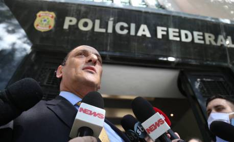 Advogado da família Bolsonaro ataca jornalista: 'Na China você desapareceria'