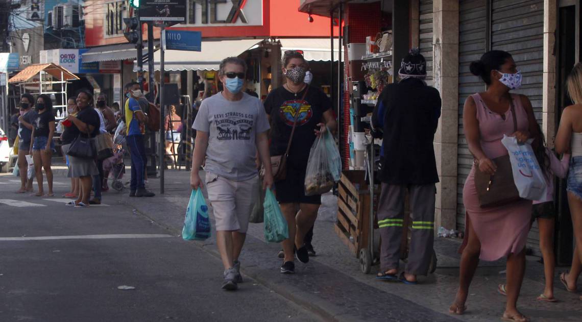Decisão liminar da Justiça do Rio de Janeiro suspende os efeitos do decreto que permite o funcionamento do comércio em Duque de Caxias - Luciano Belford