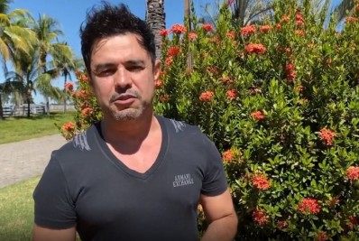 Zezé Di Camargo defende voto impresso e web reage: 'Não tem voz nem pra cantar'