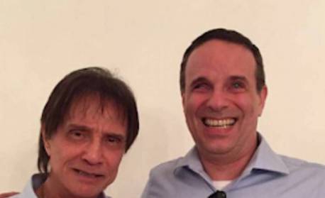 Roberto Carlos agradece carinho dos fãs após morte do filho