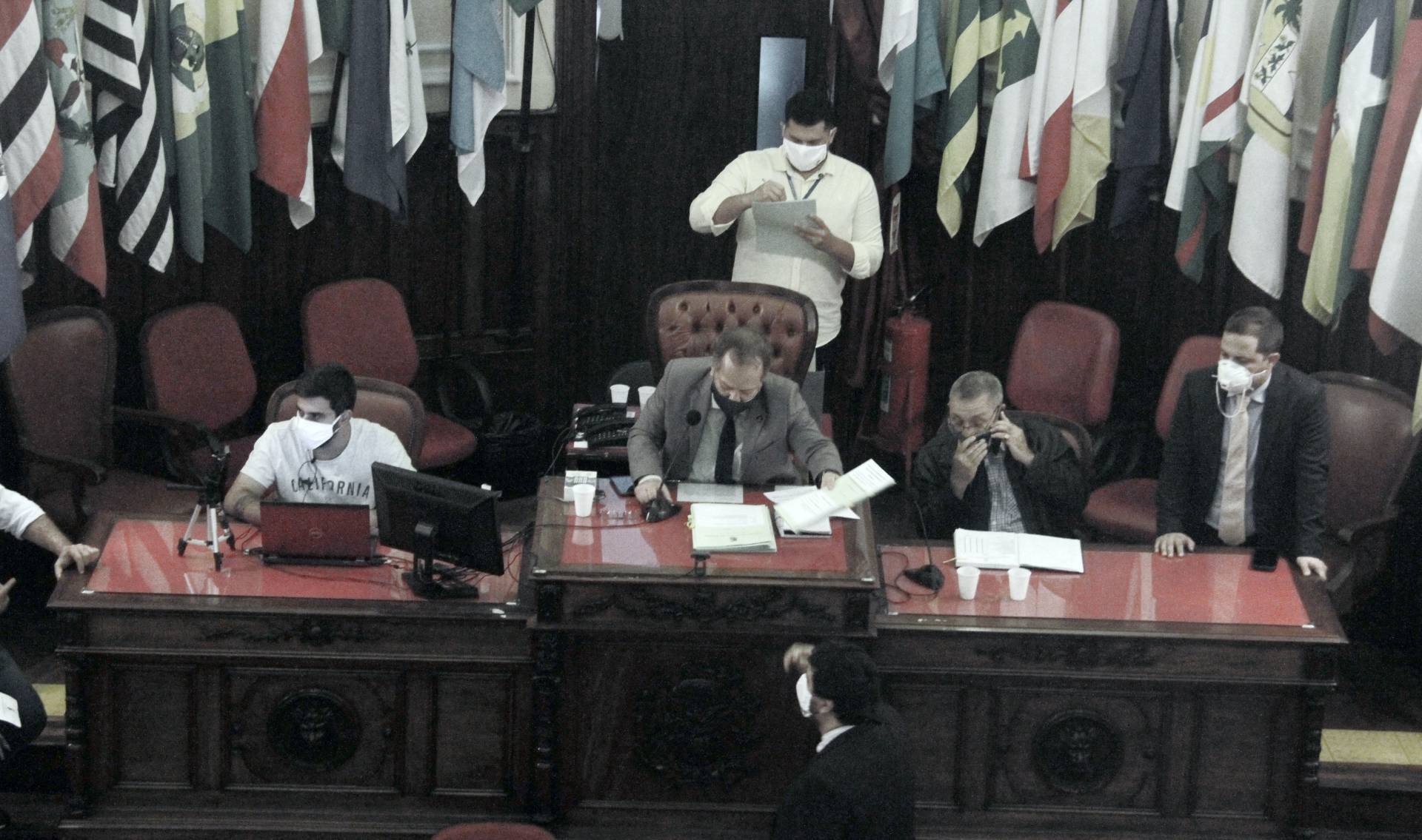 Cabeleireiros, esteticistas e pod&oacute;logos de Niter&oacute;i receber&atilde;o aux&iacute;lio municipal