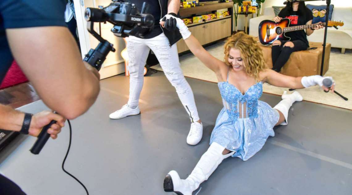 Joelma fez várias trocas de roupa durante a live