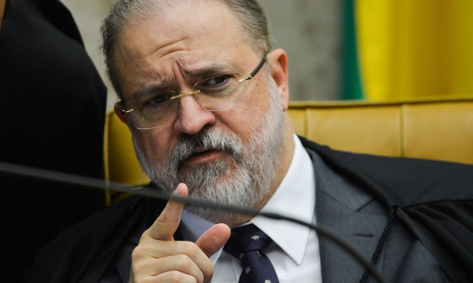 Aras defende suspensão da MP de Bolsonaro contra a remoção de conteúdo em redes sociais