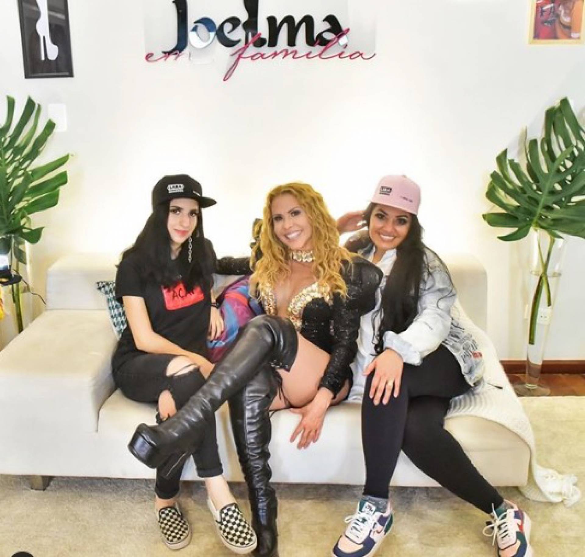 Joelma com as filhas Natália e Yasmin - Reprodução