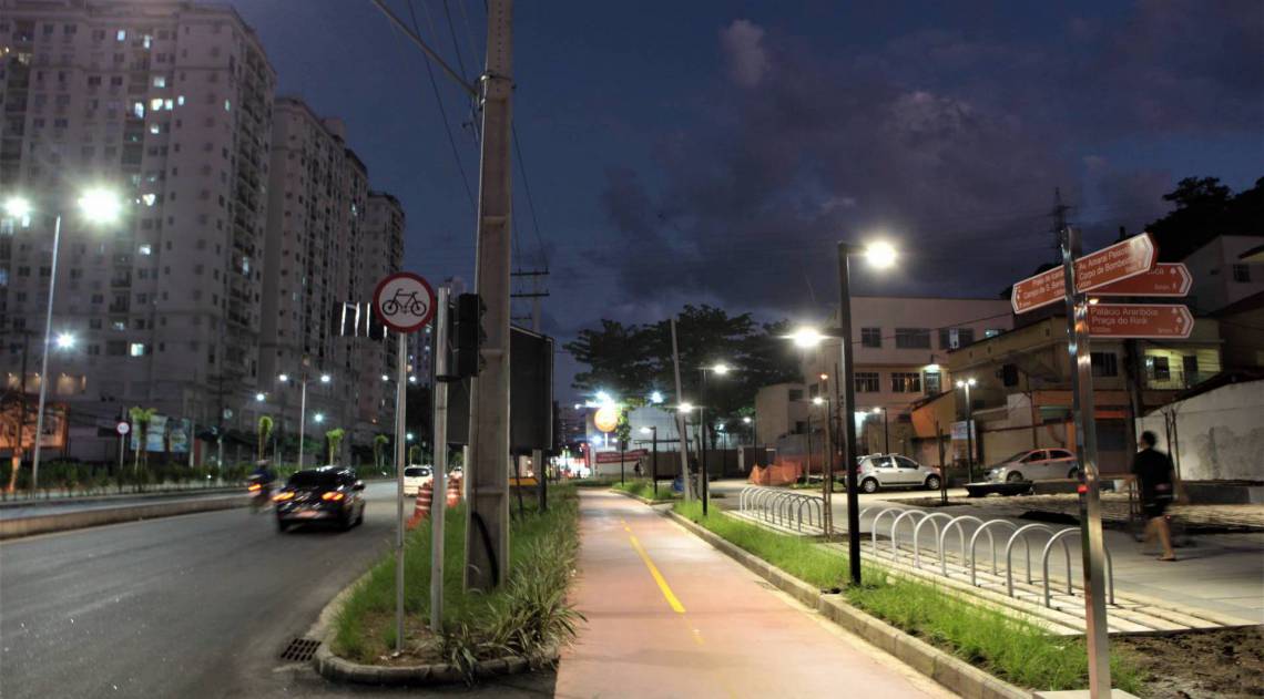 Calçada nos dois sentidos será acessível, com novo paisagismo, melhorias na drenagem, iluminação de LED e sinalização para pedestres - Divulgação / Berg Silva