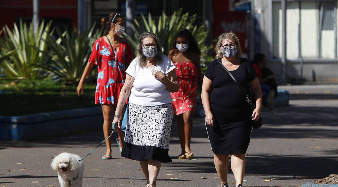 Rio de Janeiro 30/05/2020 - Covid-19 - Movimentacao no Praca Saens Pena. Foto: Luciano Belford/Agencia O Dia