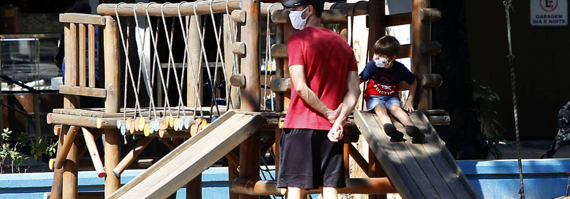 Rio de Janeiro 30/05/2020 - Covid-19 - Movimentacao no Praca Saens Pena. Foto: Luciano Belford/Agencia O Dia