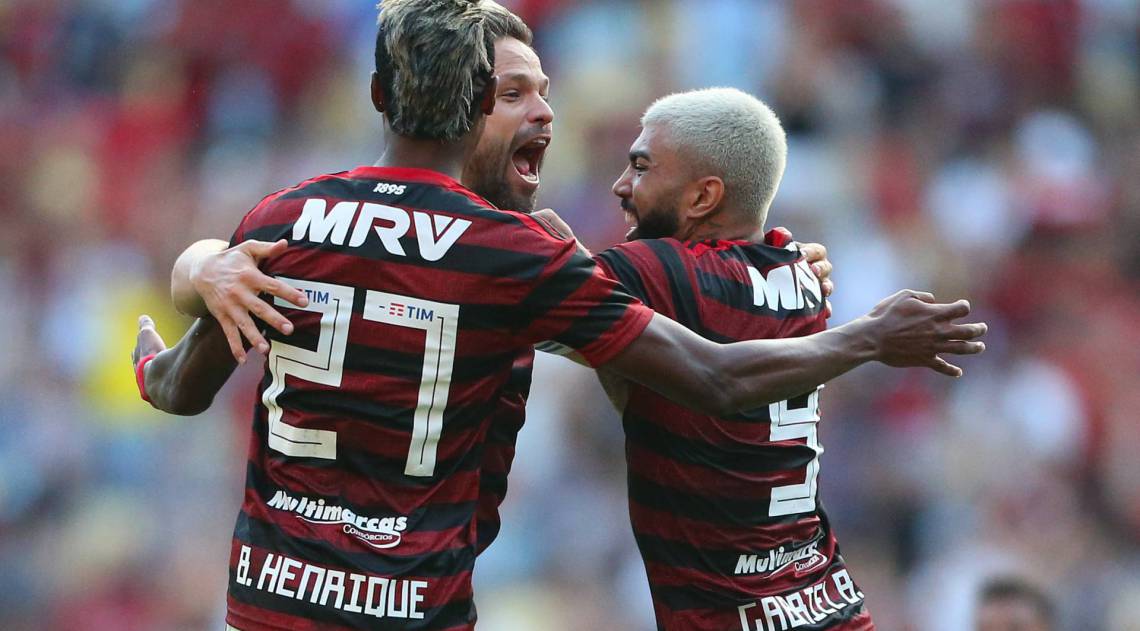 Diego, Gabigol e Bruno Henrique se abra&ccedil;am - Daniel Castelo Branco / Ag&Atilde;&ordf;ncia O Dia