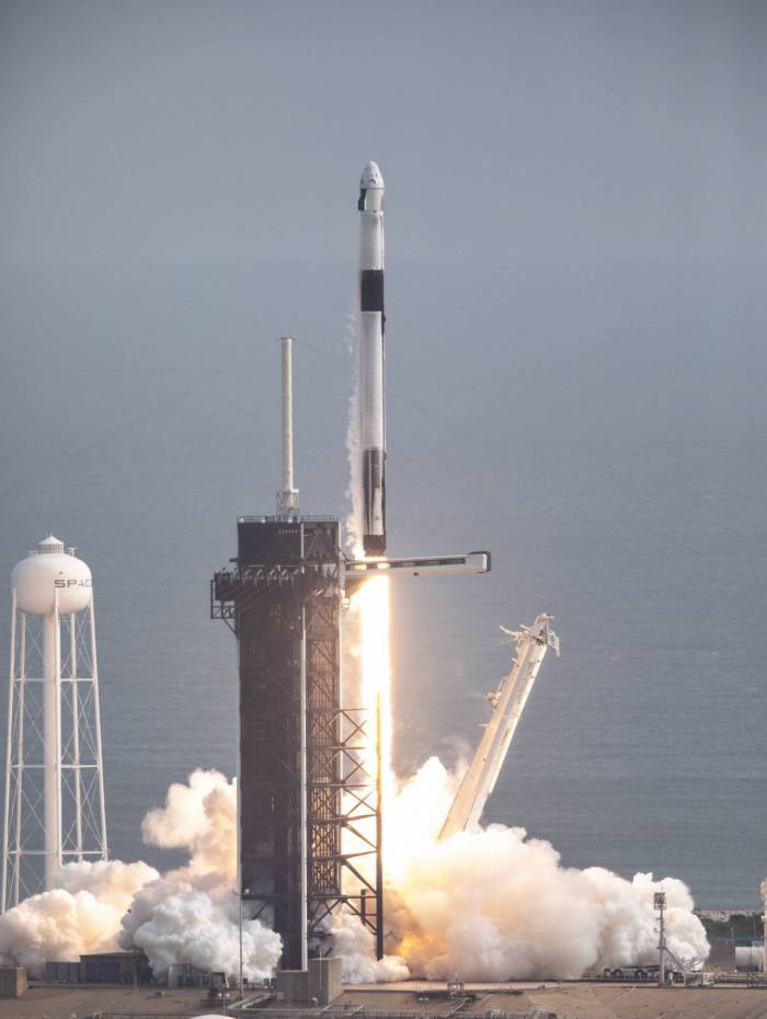 Com SpaceX, Nasa lan&ccedil;a foguete para miss&atilde;o espacial tripulada ap&oacute;s nove anos