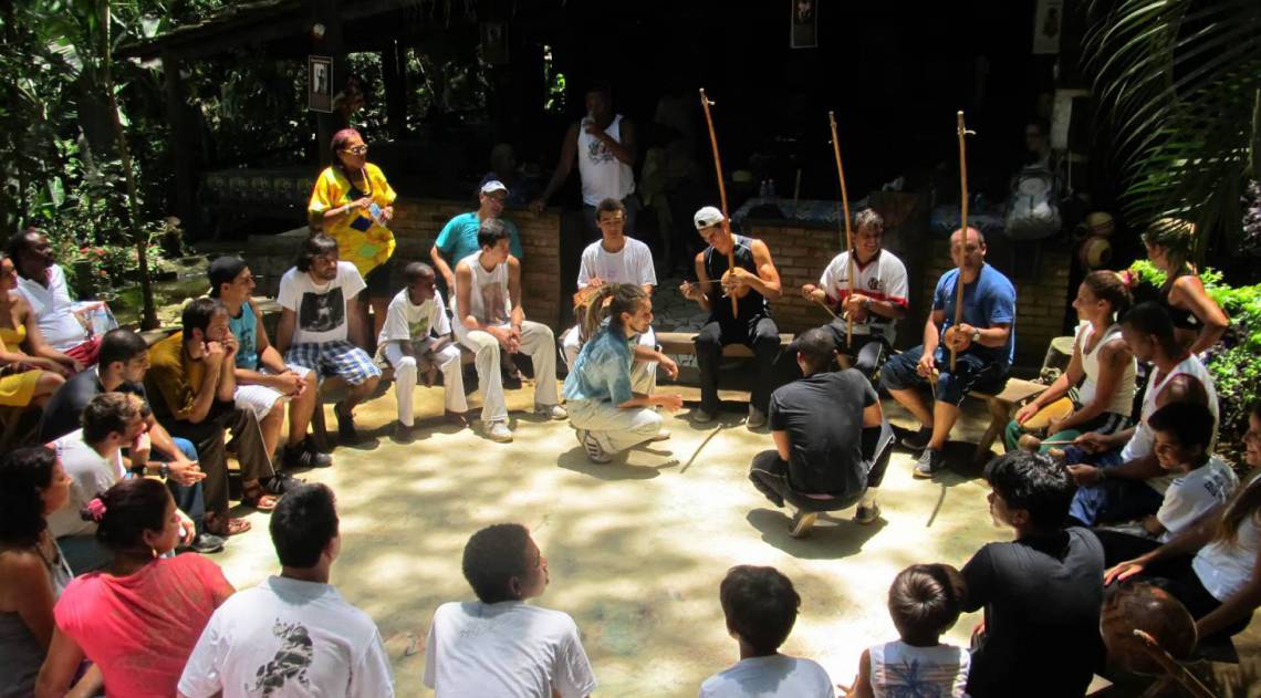 A roda de capoeira Ã© uma das atividades do espaÃ§o centenÃ¡rio