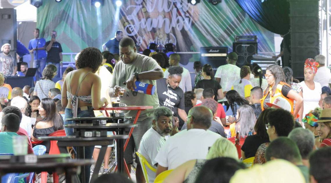 As tradicionais rodas de samba também são grande atrativo do local