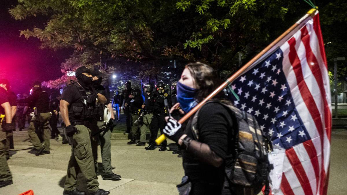 Violência no centro de Detroit, quando a polícia fez dezenas de prisões e disparou balas de gás lacrimogêneo e borracha contra os manifestantes