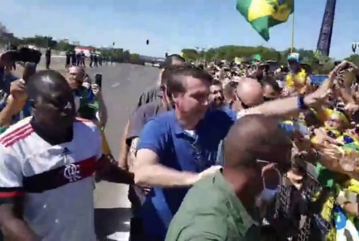 Bolsonaro participa da manifestação em Brasília