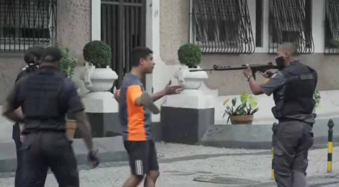 PM apontou fuzil para manifestante desarmado durante manifesta&ccedil;&atilde;o em Laranjeiras