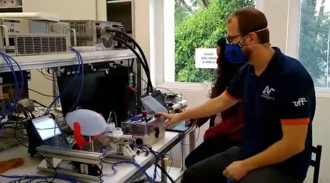 Respiradores produzidos no setor de Engenharia da UFF