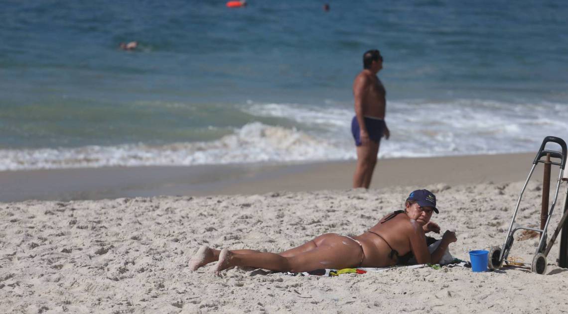 Rio,02/06/2020 -COVID-19 -CORONAVIRUS,COPACABANA, praia de Copacabana,primeiro dia de relaxamento gradual da quarentena no Rio . Na foto, praias cheias em Copacabana.Foto: Cleber Mendes/Agência O Dia