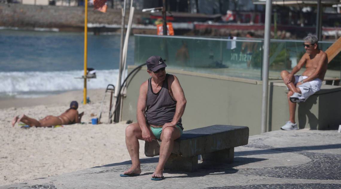 Rio,02/06/2020 -COVID-19 -CORONAVIRUS,COPACABANA, praia de Copacabana,primeiro dia de relaxamento gradual da quarentena no Rio . Na foto, praias cheias em Copacabana.Foto: Cleber Mendes/Agência O Dia