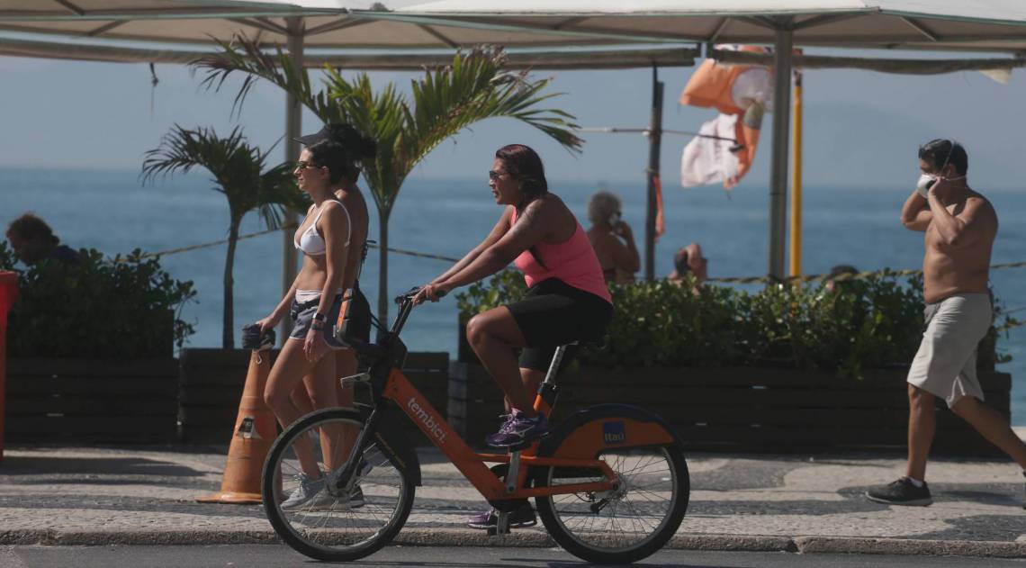 Rio,02/06/2020 -COVID-19 -CORONAVIRUS,COPACABANA, praia de Copacabana,primeiro dia de relaxamento gradual da quarentena no Rio . Na foto, praias cheias em Copacabana.Foto: Cleber Mendes/Agência O Dia