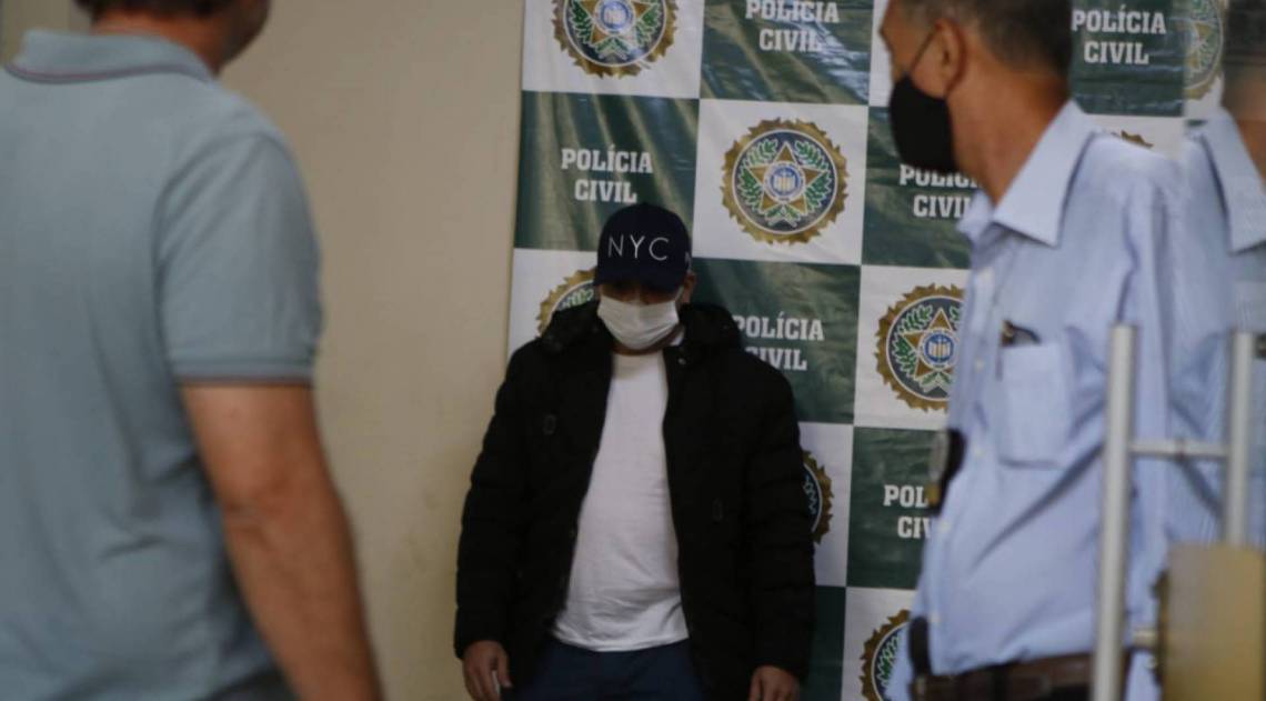 PM Rafael Gomes, do batalh&atilde;o de Caxias, se entregou na DHC - Reginaldo Pimenta/Ag&ecirc;ncia O DIA