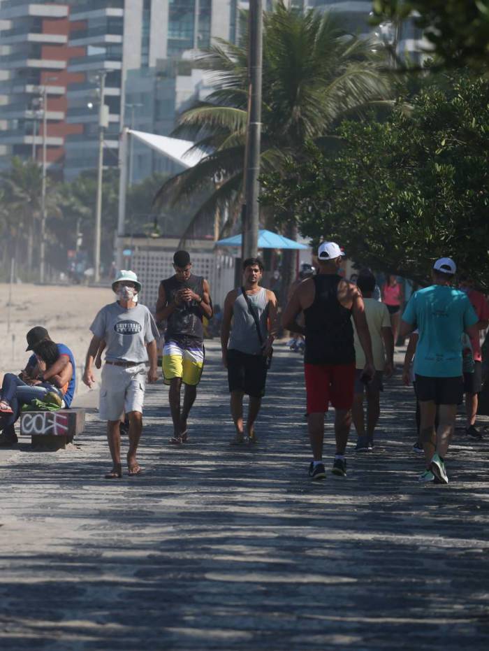 Primeiro dia de afrouxamento levou muitas pessoas às praias