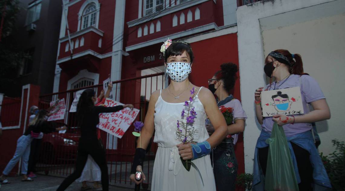 Moradores do Graja&uacute; fizeram ato em apoio &agrave; medica no &uacute;ltimo dia 3