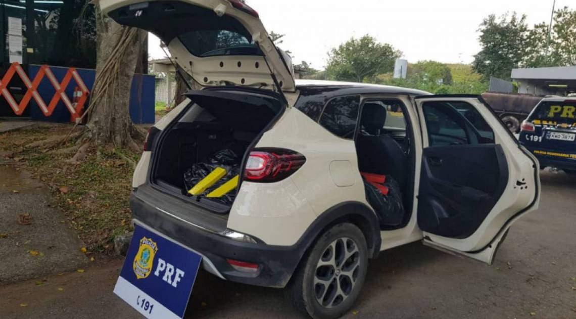 Veículo apreendido estava em alta velocidade  - Divulgação/PRF