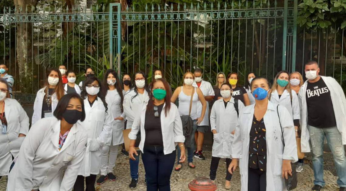 Funcionários de hospitais federais fizeram manifestação contra demissão
