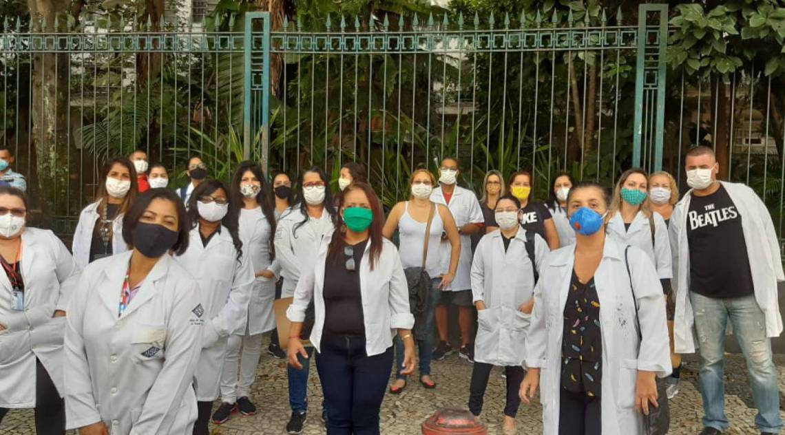 Funcionários de hospitais federais fizeram manifestação contra demissão