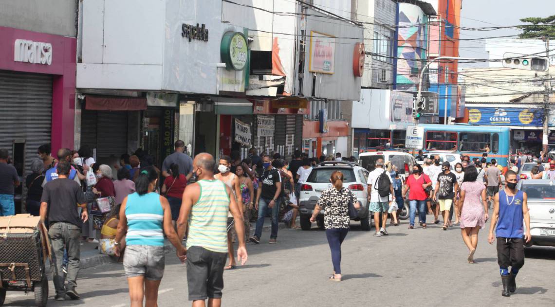 Rio, 04/06/2020  - COVID 19 - CORONAVIRUS - Primeiro dia de liberacao de algumas atividades em Sao Joao de Meriti, Estado do Rio. Foto: Ricardo Cassiano/Agencia O Dia