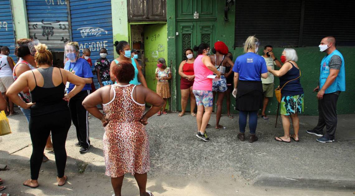 DistribuiÃ§Ã£o de cestas bÃ¡sicas na Vila Mimosa