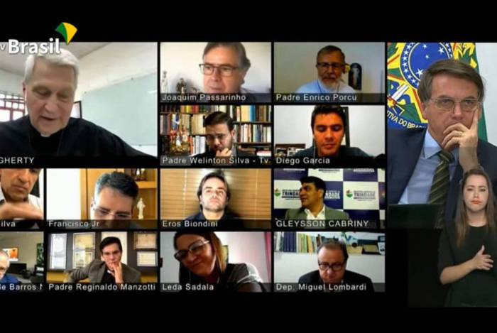 Ala da Igreja Católica oferece apoio ao governo Bolsonaro em troca de verbas