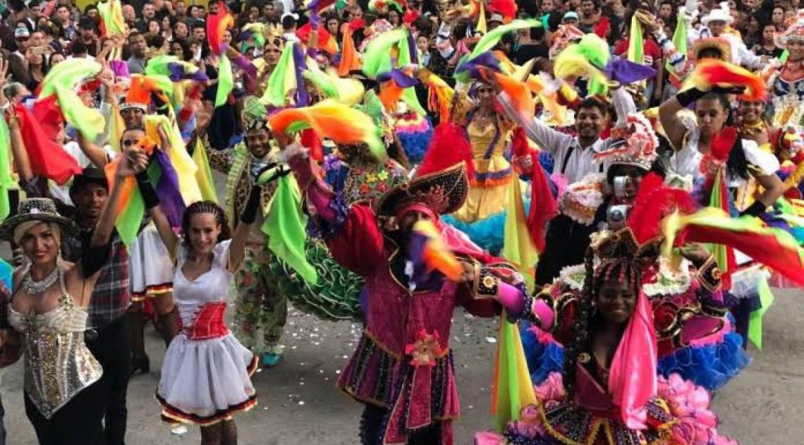 As apresenta&ccedil;&otilde;es magn&iacute;ficas de quadrilhas que rodam cidades pelo estado levam por a&iacute; seus figurinos coloridos e coreografias espetaculares - Arquivo O DIA