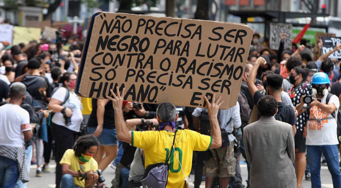 Manifestantes participam do ato 'Vidas Negras Importam', no Rio