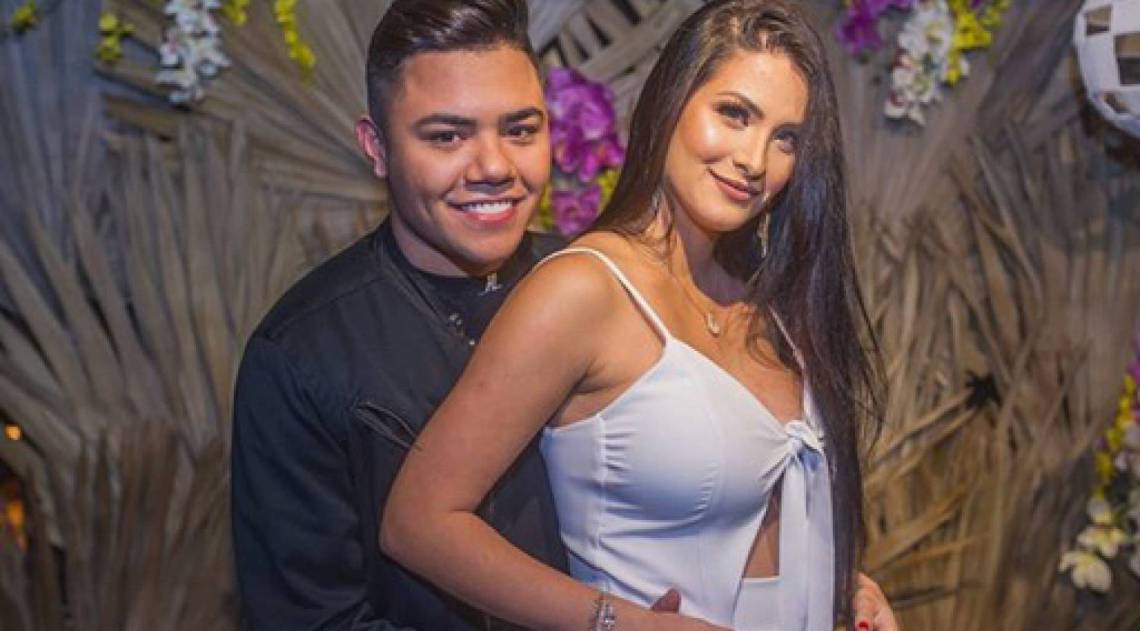 Felipe Araújo e a ex, Caroline Marchezi  - Reprodução internet 