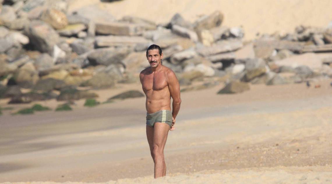 Tuca Andrade curte praia na Zona Sul