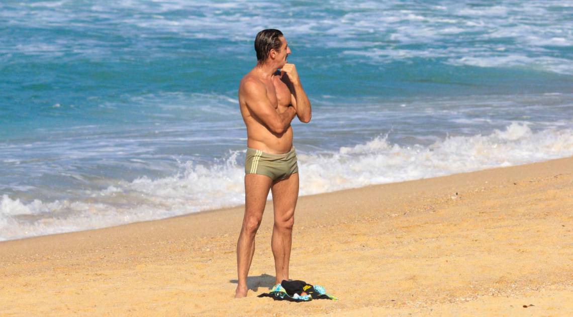 Tuca Andrade curte praia na Zona Sul