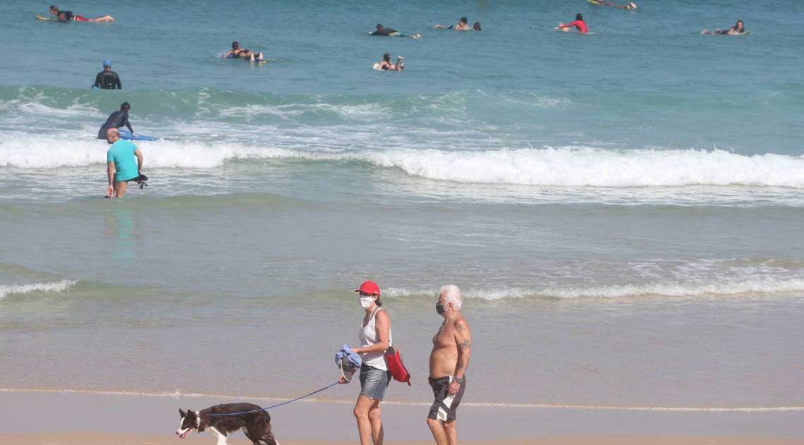Dia de sol e de escapada: flexibilização já levou surfistas e frequentadores de volta à praia