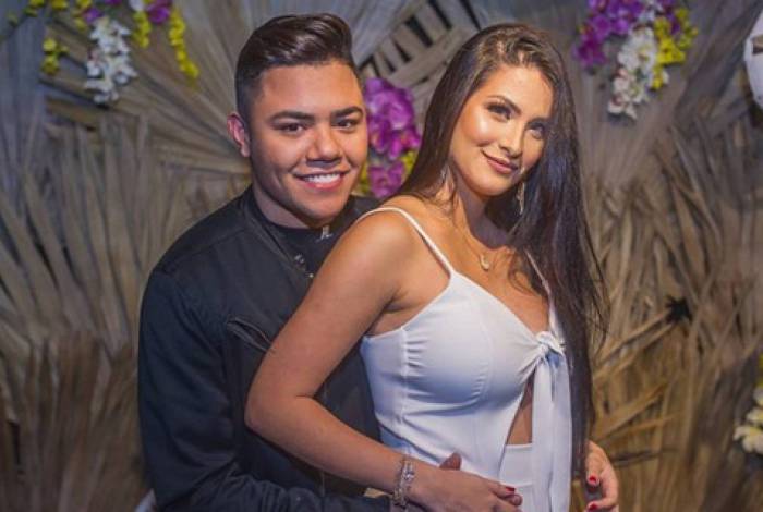 Felipe Araújo e a ex, Caroline Marchezi 