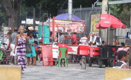 Projeto oferece formação e investiga saúde de camelôs do Rio