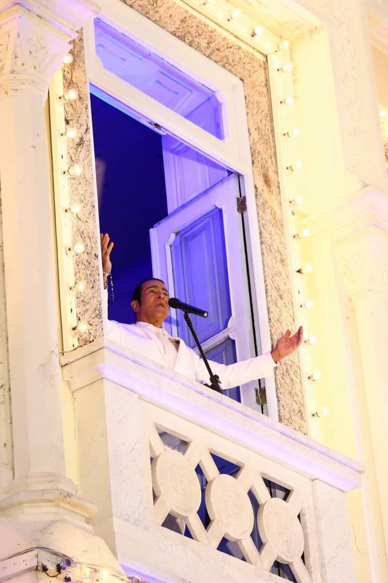 AGN_1929827 - *EXCLUSIVO* Rio de Janeiro, BRASIL  - O cantor Elymar Santos faz uma Live Show direto da igreja da Penha, na zona norte do Rio de Janeiro na noite deste domingo (10)

Pictured: Elymar Santos

AgNews 10 MAIO 2020 

BYLINE MUST READ: AgNews / AgNews

Xico Silva
telefone: (21) 98240-2501
email: agnews.fotografia@gmail.com
      Caption