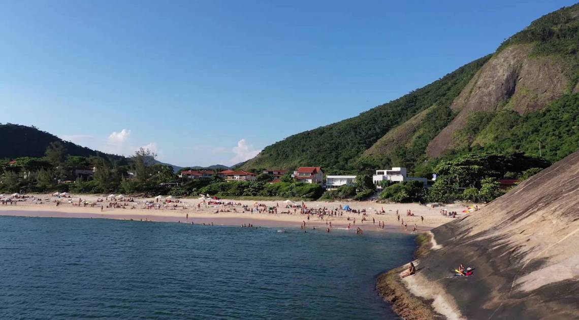 Viagem parte de Piratininga em direção à Itacoatiara, com paradas nas praias do Sossego, Camboinhas e Itaipu